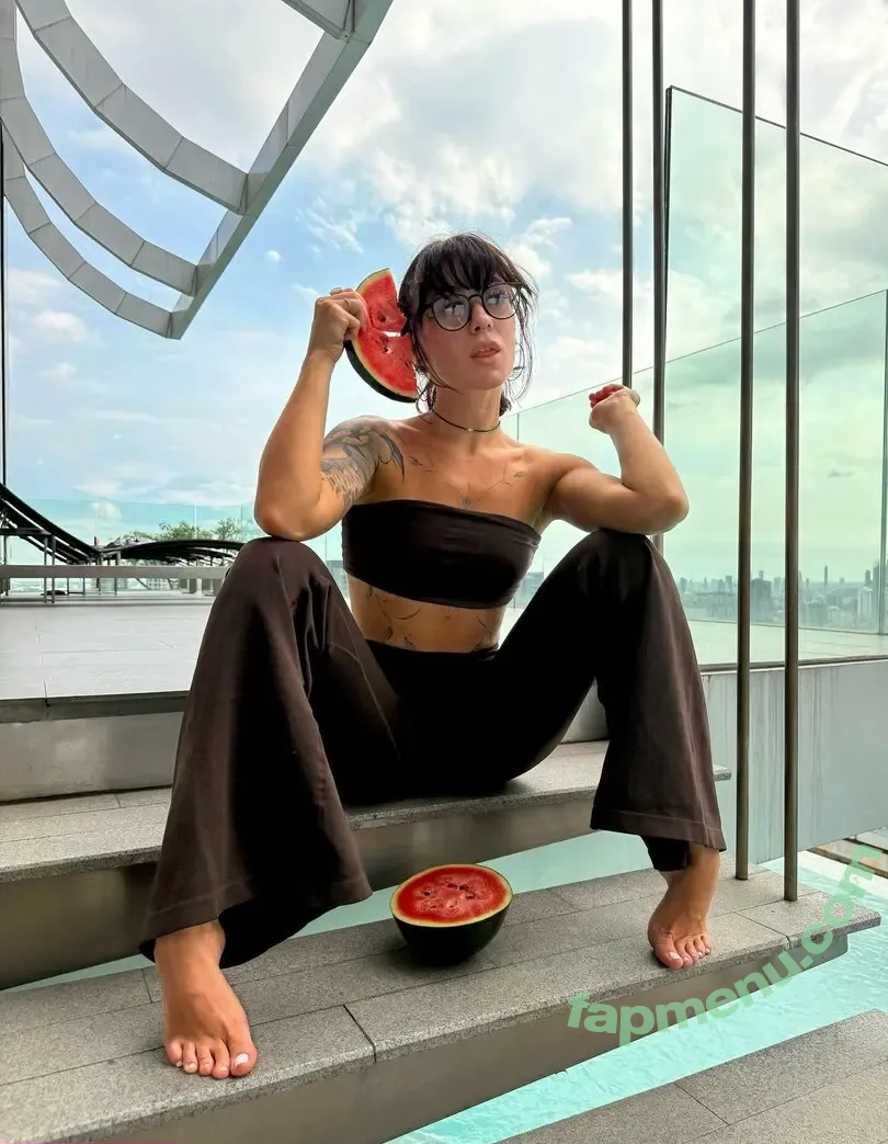 Leeloofit nude photo #0016 (Leeloofit)