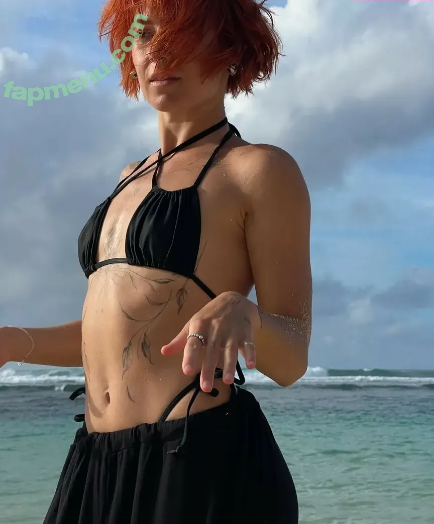Leeloofit nude photo #0049 (Leeloofit)