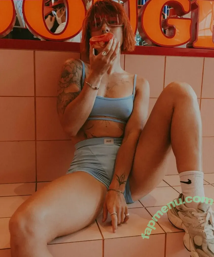 Leeloofit nude photo #0052 (Leeloofit)