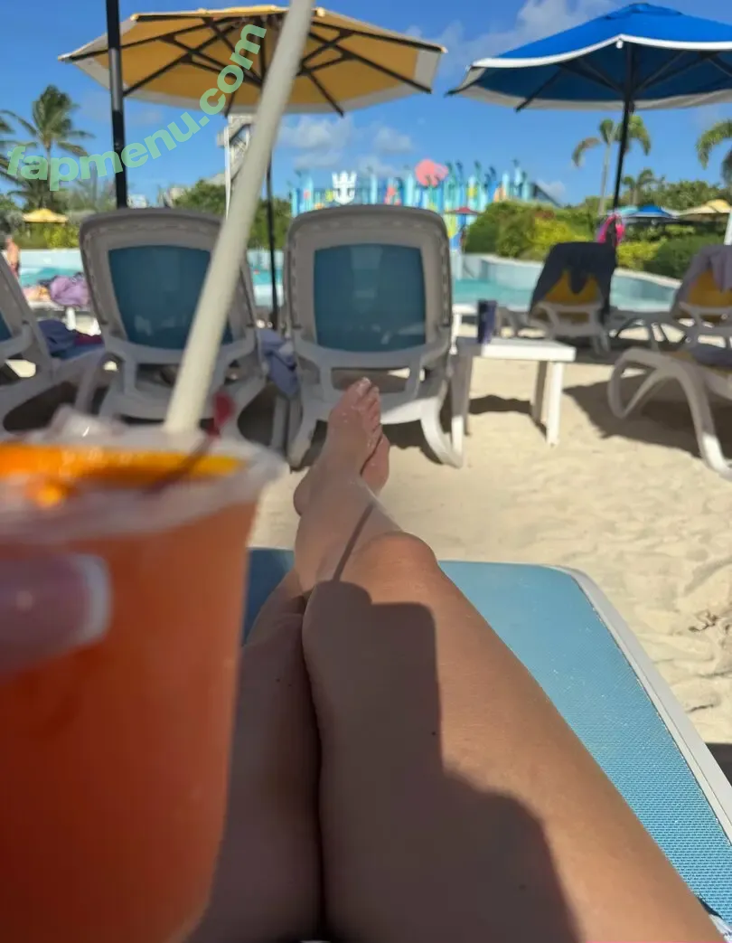 Legallymel nude photo #0033 (Legally_mel)