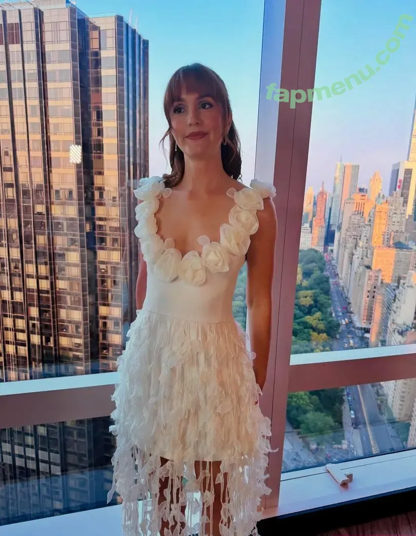 Leighton Meester nude photo #0094 (itsmeleighton)