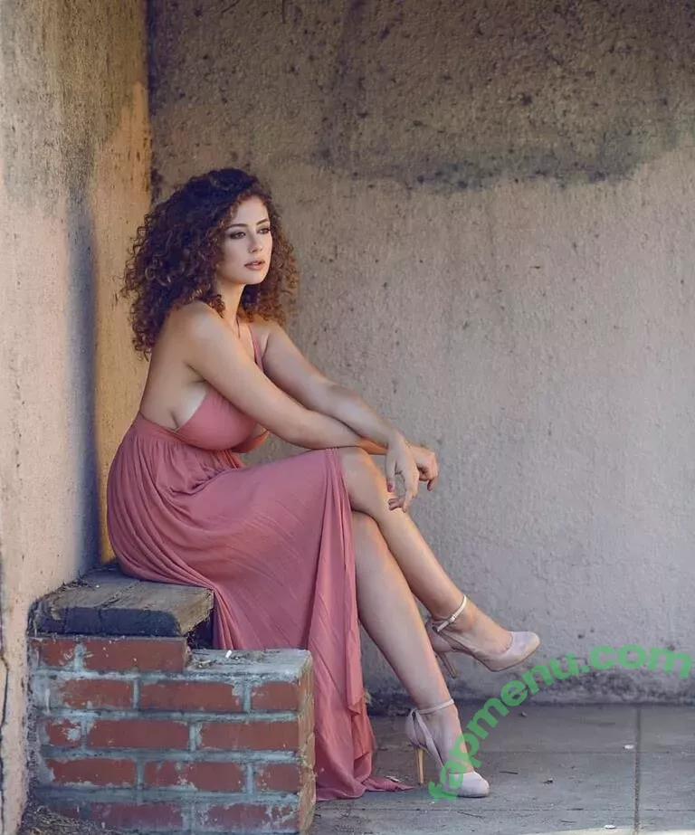 Leila Lowfire nude photo #0035 (Leilalowfire1 / leilalowfire)