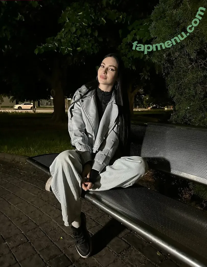 leila34366 nude photo #0026 (leila34366)