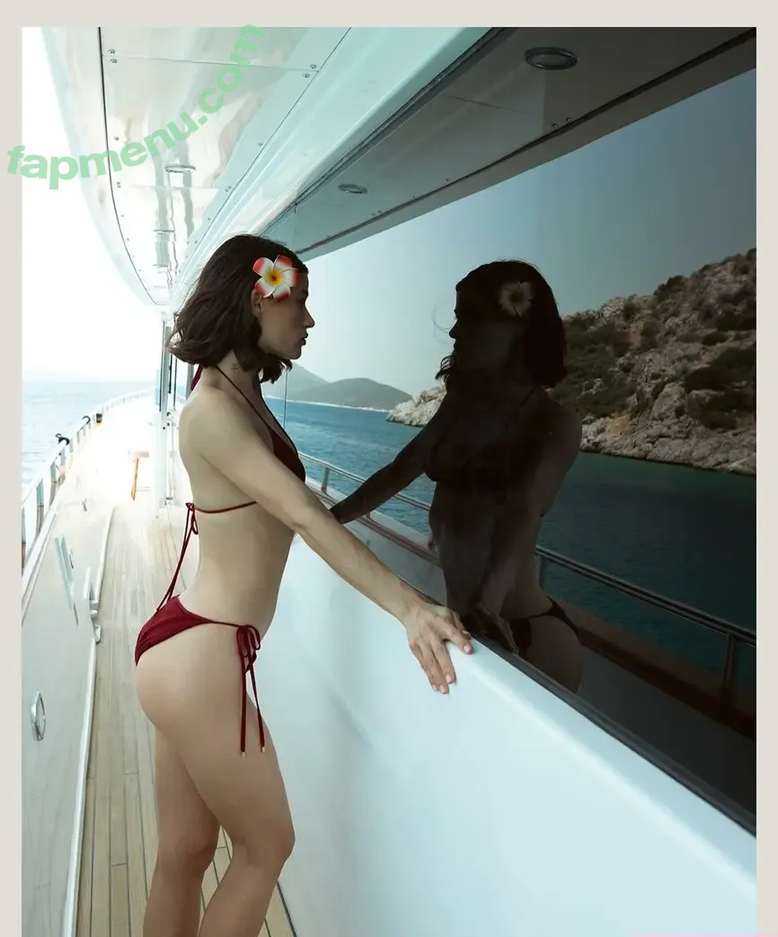 leleberlin nude photo #0022 (Lea Naumann)