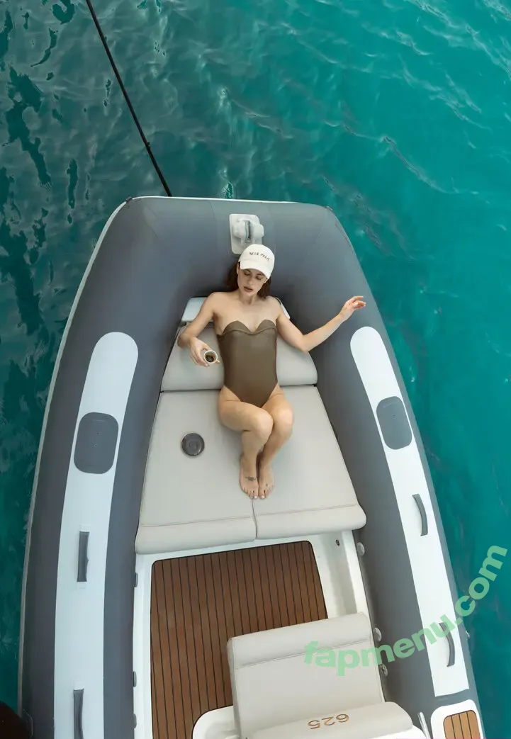 leleberlin nude photo #0024 (Lea Naumann)