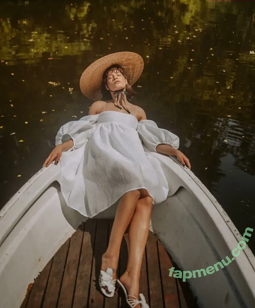 leleberlin nude photo #0033 (Lea Naumann)