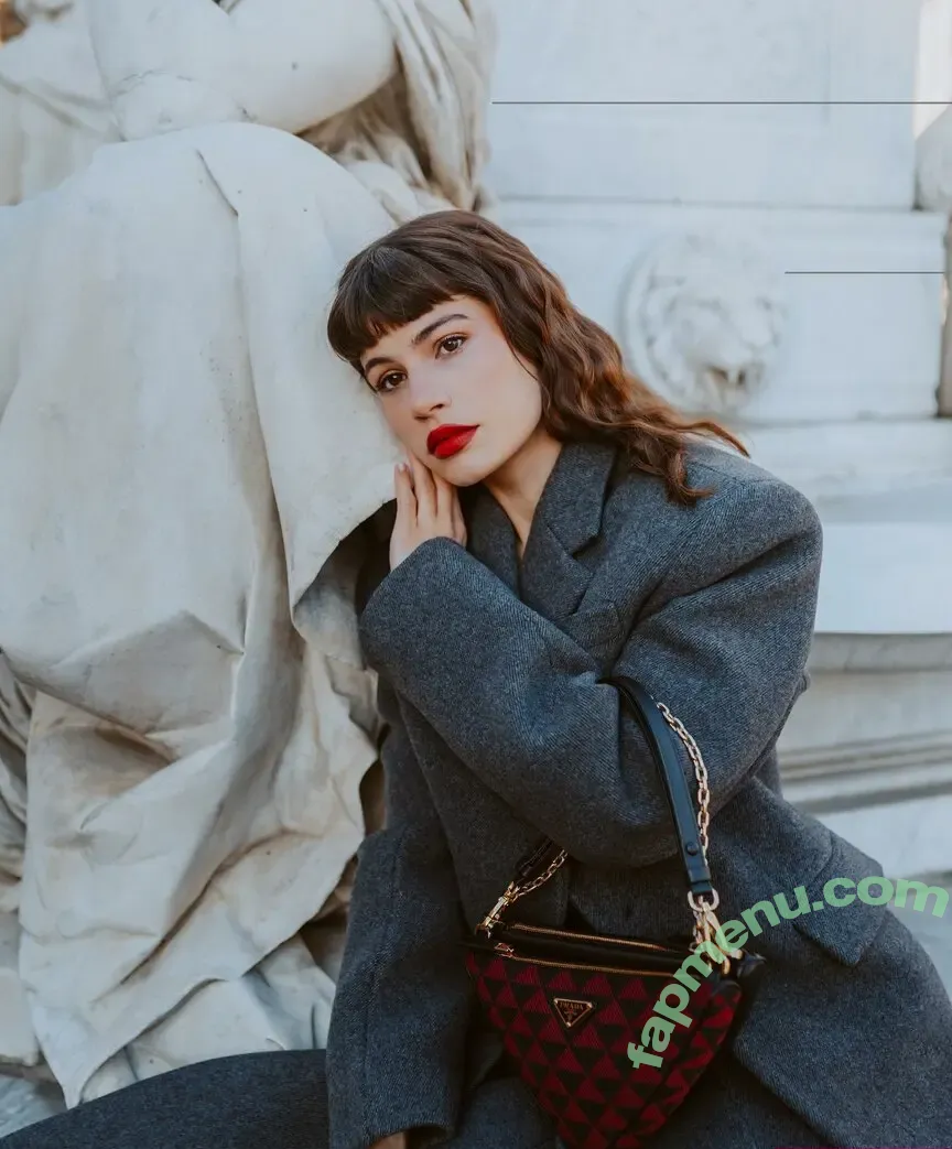 leleberlin nude photo #0039 (Lea Naumann)