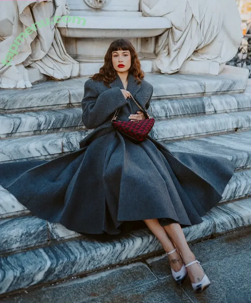 leleberlin nude photo #0040 (Lea Naumann)