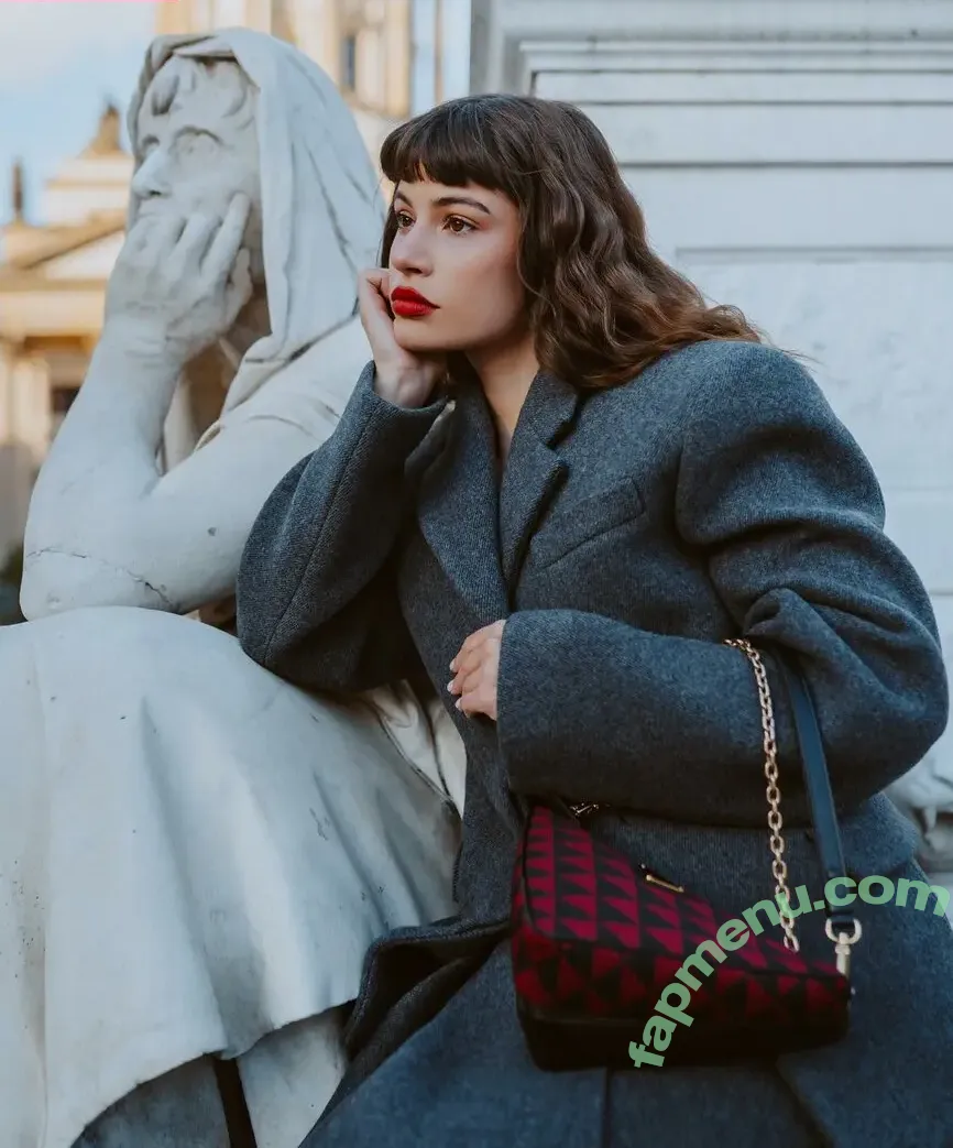 leleberlin nude photo #0041 (Lea Naumann)