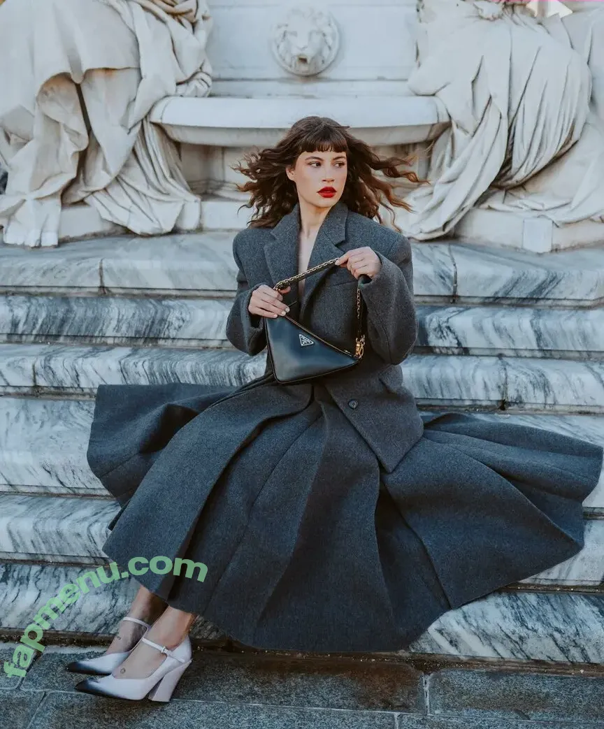 leleberlin nude photo #0042 (Lea Naumann)