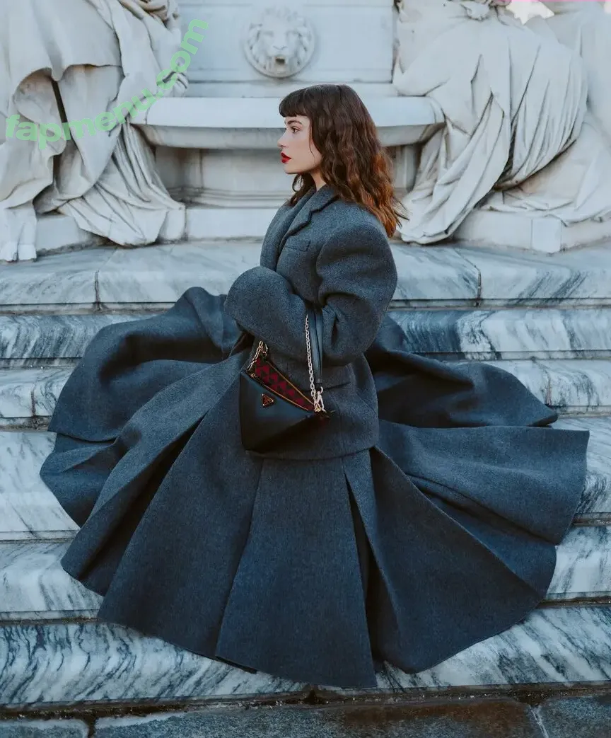 leleberlin nude photo #0043 (Lea Naumann)