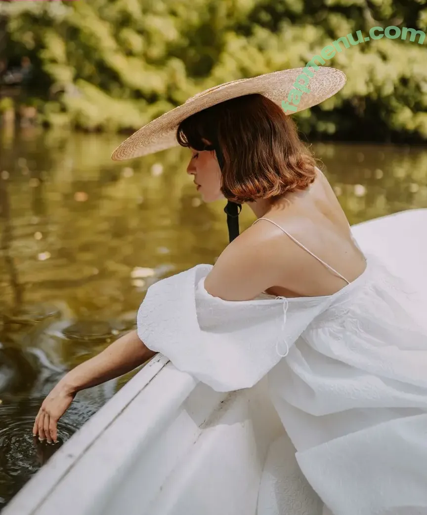 leleberlin nude photo #0044 (Lea Naumann)