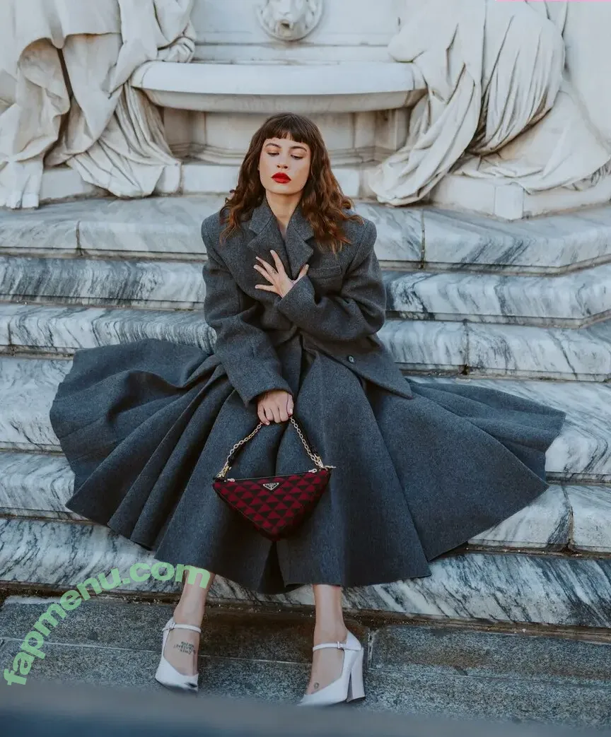 leleberlin nude photo #0046 (Lea Naumann)