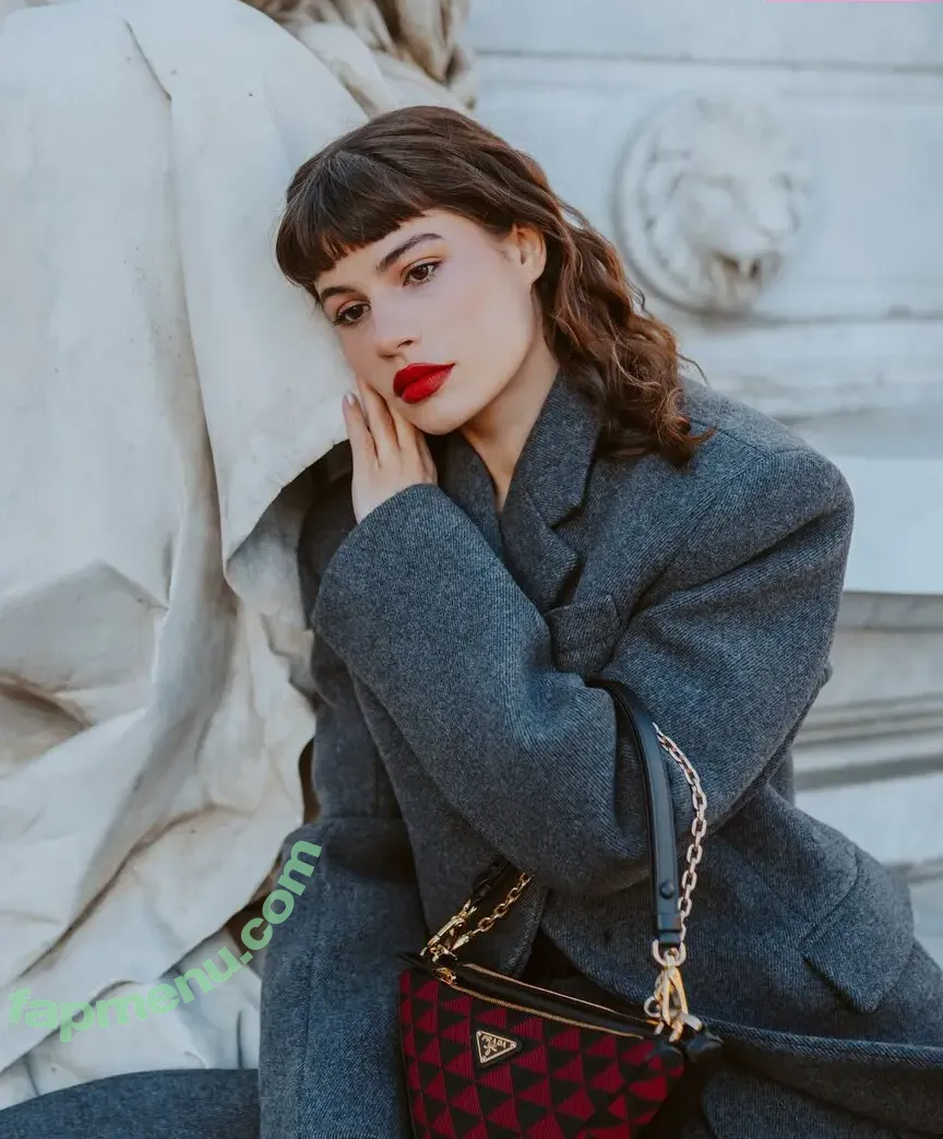 leleberlin nude photo #0048 (Lea Naumann)