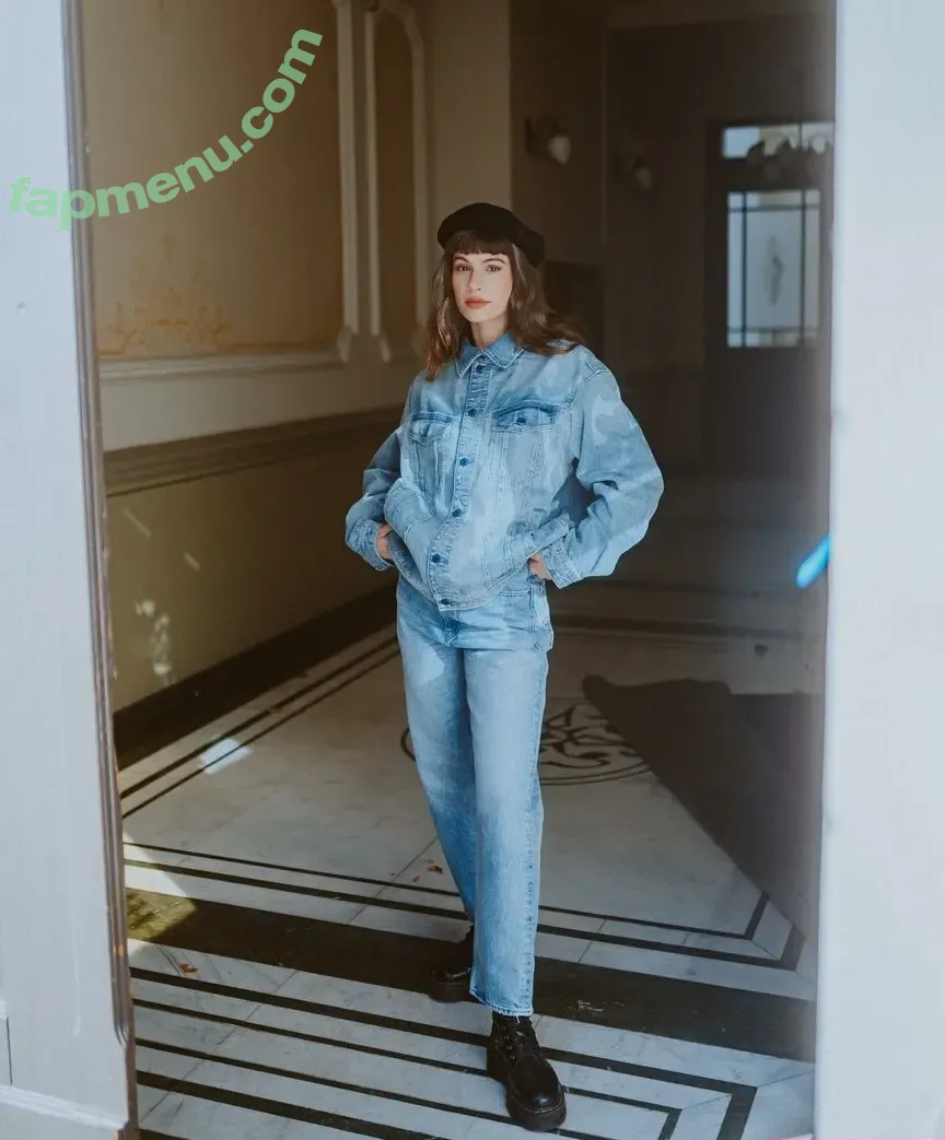 leleberlin nude photo #0049 (Lea Naumann)