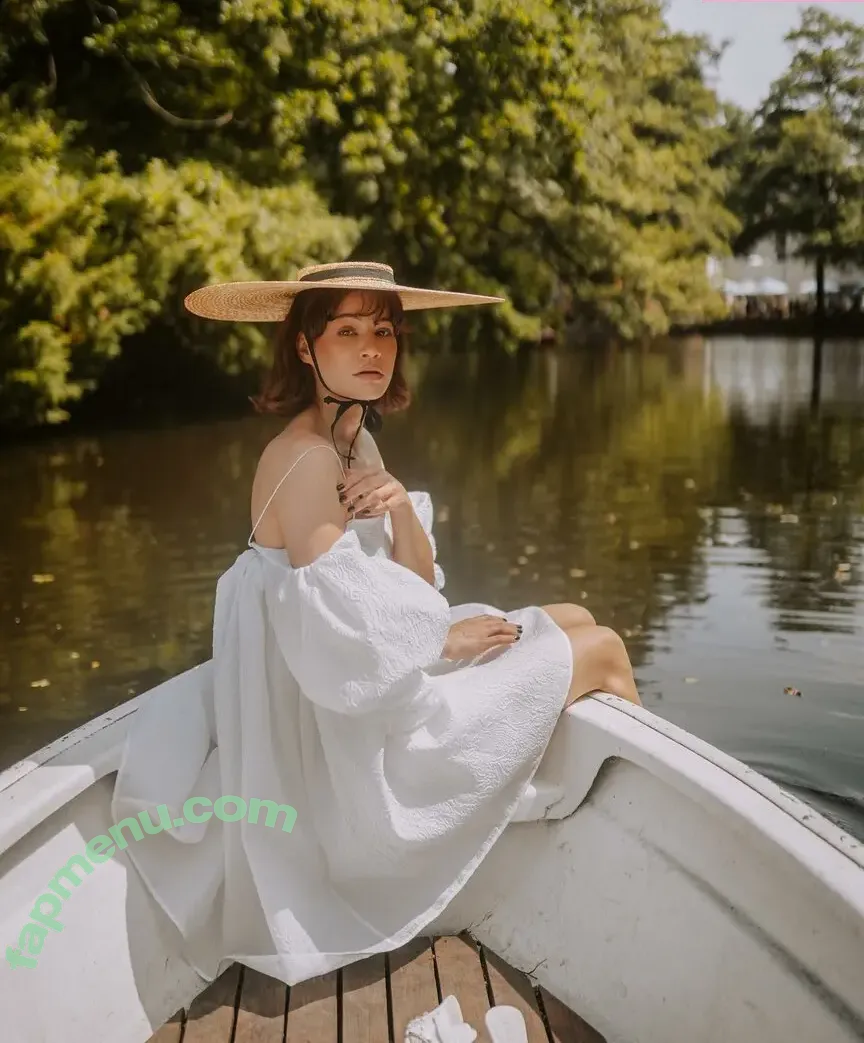 leleberlin nude photo #0055 (Lea Naumann)