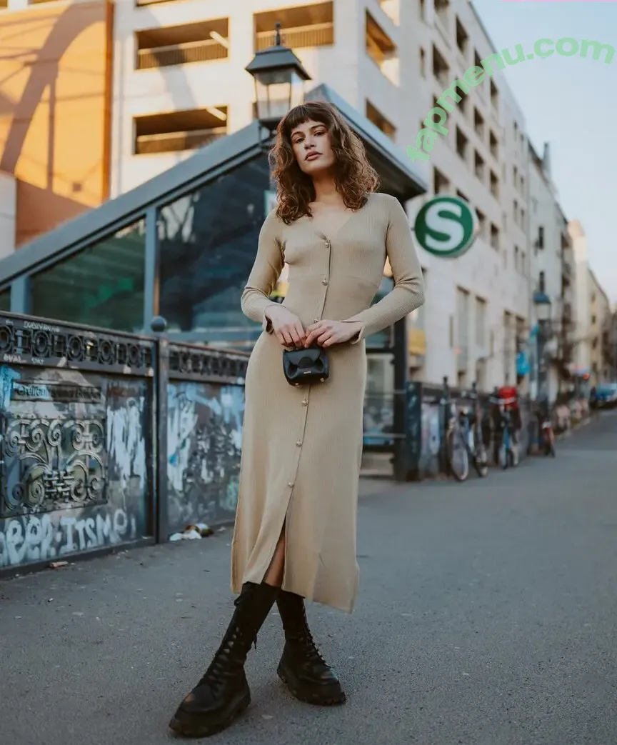 leleberlin nude photo #0064 (Lea Naumann)