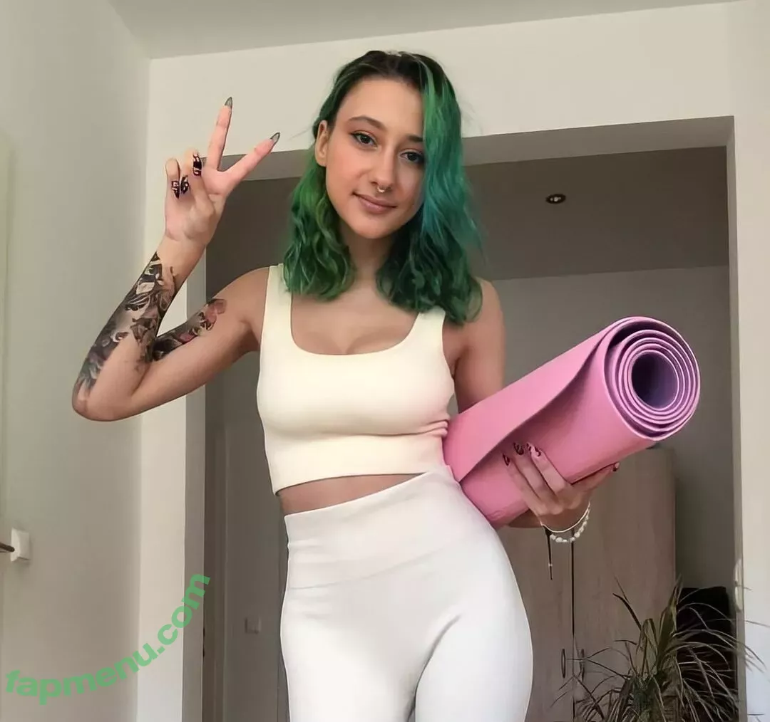 leliloo nude photo #0057 (lelilou.official)