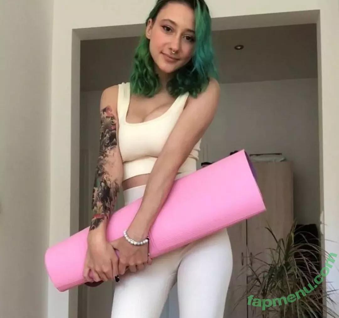 leliloo nude photo #0059 (lelilou.official)
