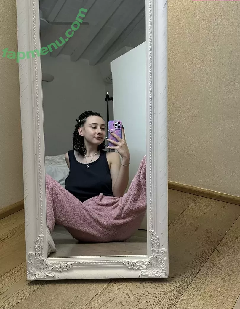 leliloo nude photo #0309 (lelilou.official)