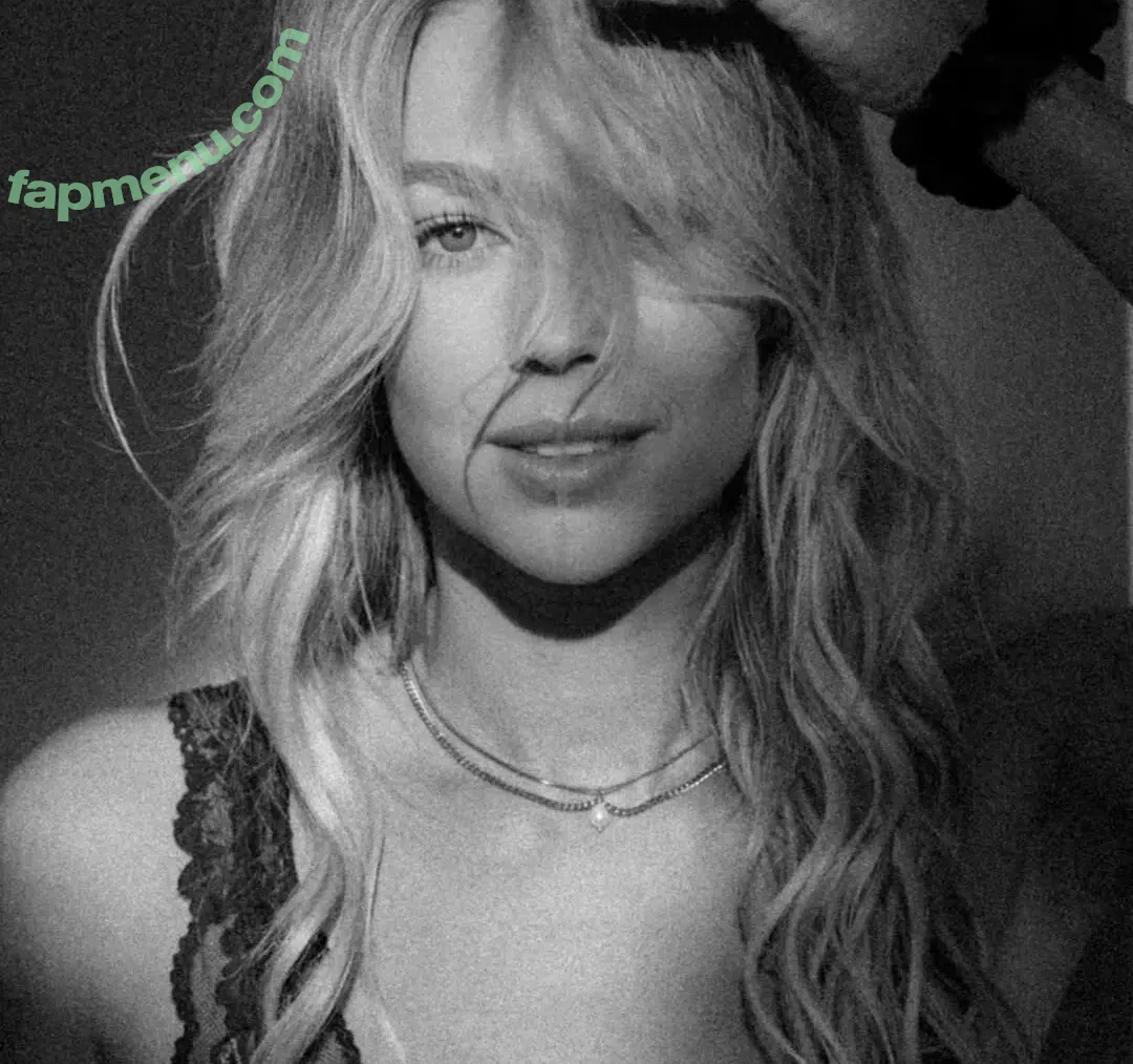 Lena Schwender nude photo #0055 (Lena ✨ / lenaschwender_)