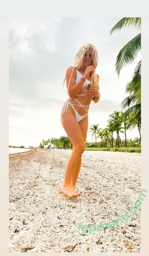  nude photo #0003