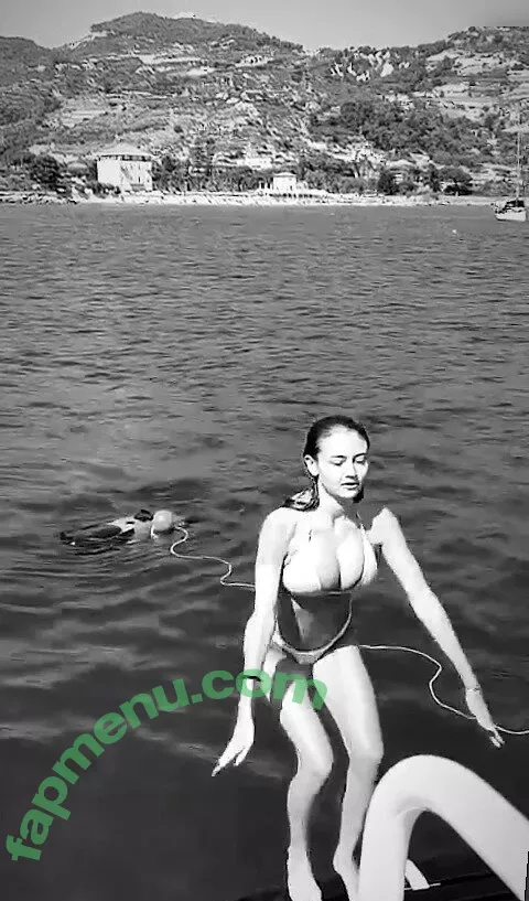 Leni Klum nude photo #1460 (leni.klum / leniklum)