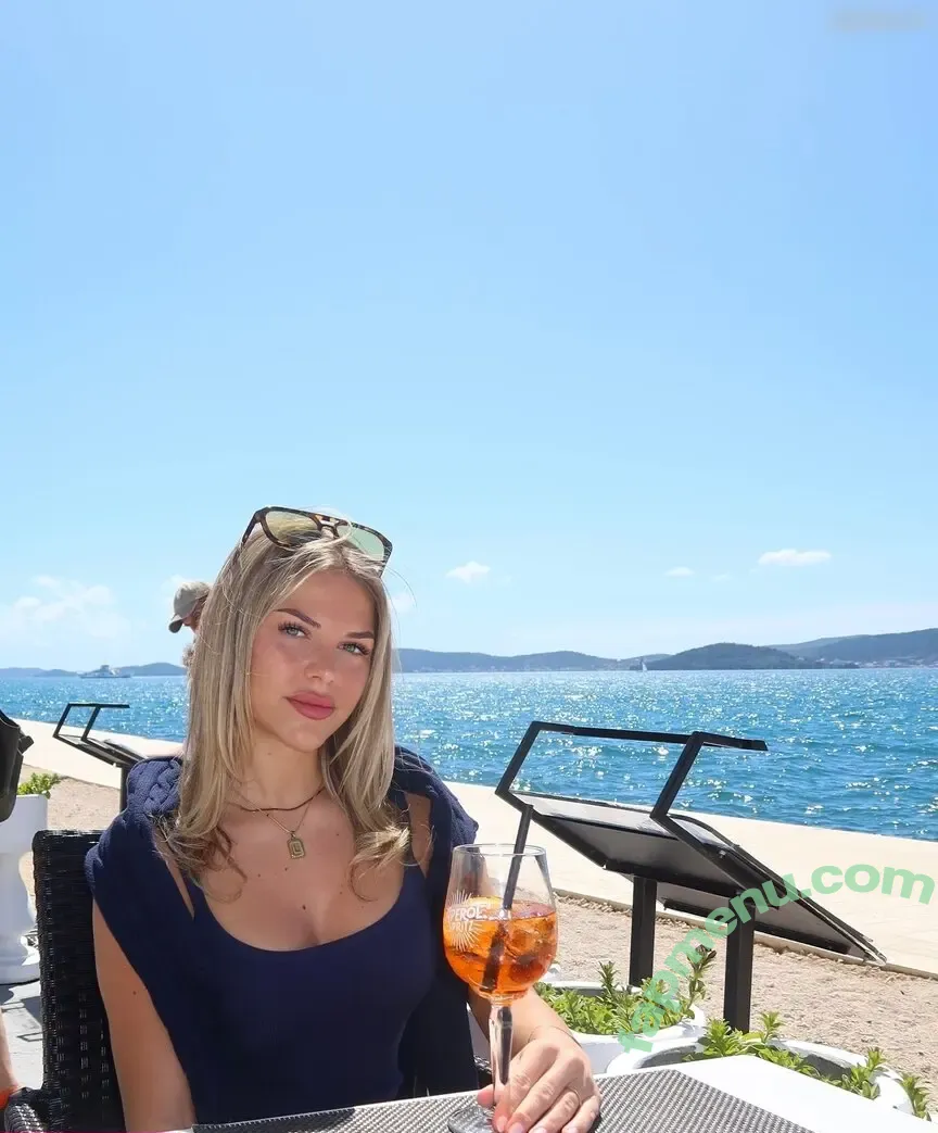 Leonie_brrr nude photo #0040 (Leonie_brrr)
