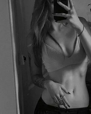 Leonie Busse / leonie__busse nude photo #0038