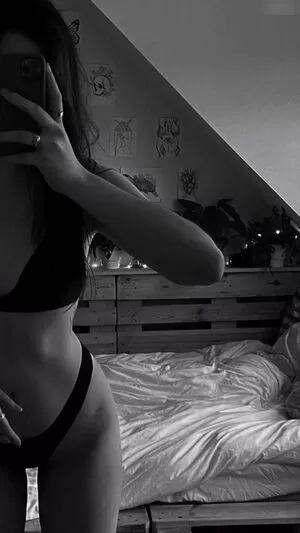 Leonie Busse / leonie__busse nude photo #0104