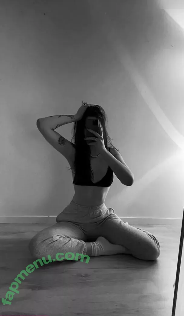 Leonie Busse nude photo #0117 (leonie__busse)