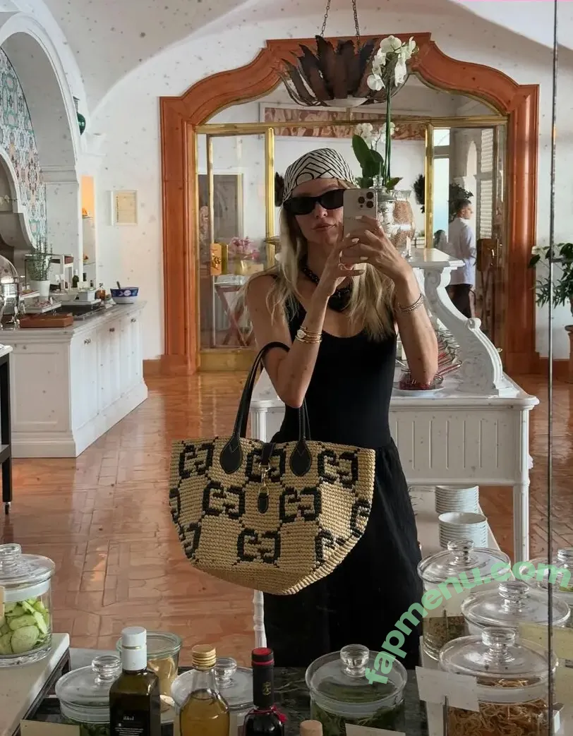 Leonie Hanne nude photo #0174 (leoniehanne / ohhcouture)