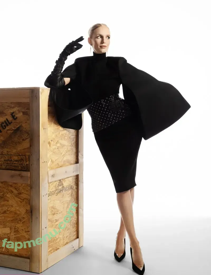 Leonie Hanne nude photo #0183 (leoniehanne / ohhcouture)