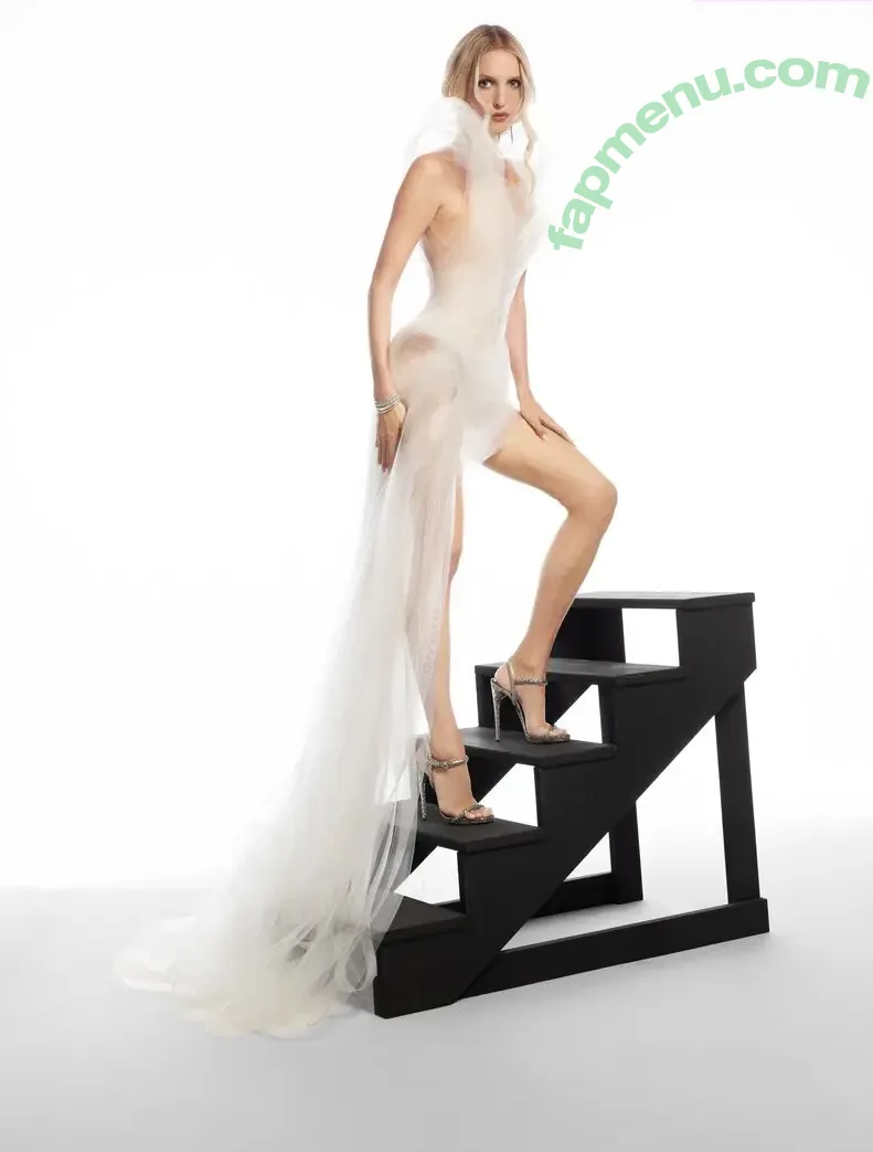 Leonie Hanne nude photo #0188 (leoniehanne / ohhcouture)