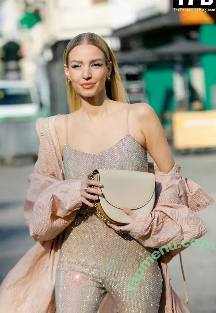 Leonie Hanne nude photo #0201 (leoniehanne / ohhcouture)