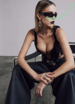  nude photo #0005