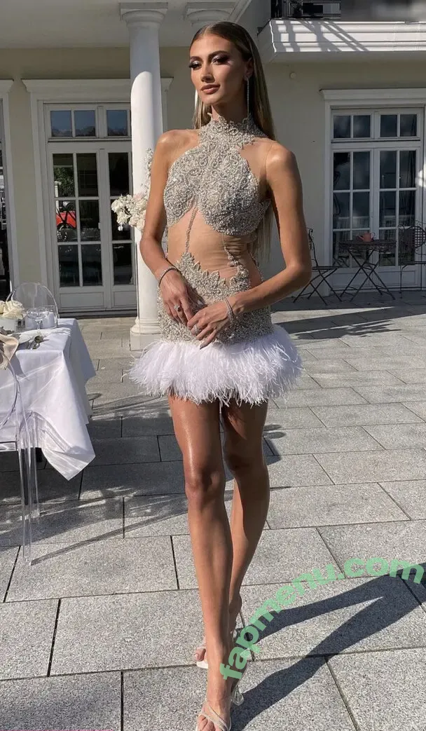 Leony Burger nude photo #0001 (Leony.music)