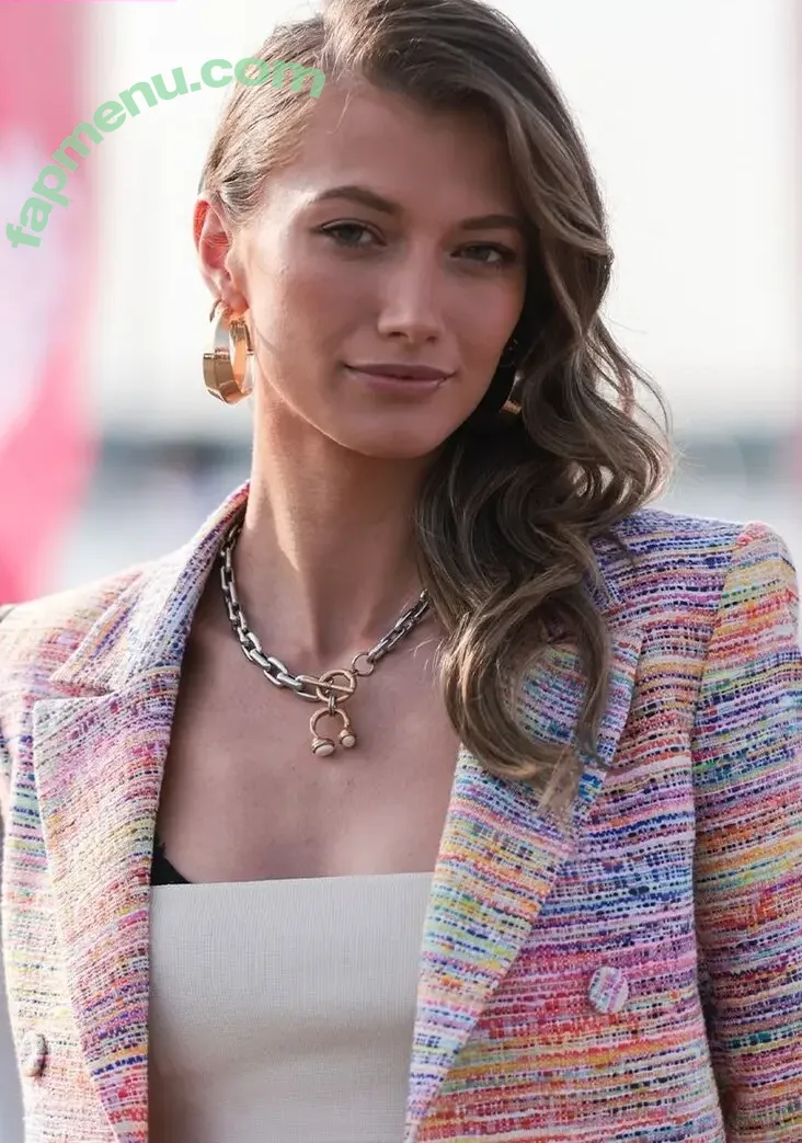 Leony Burger nude photo #0012 (Leony.music)