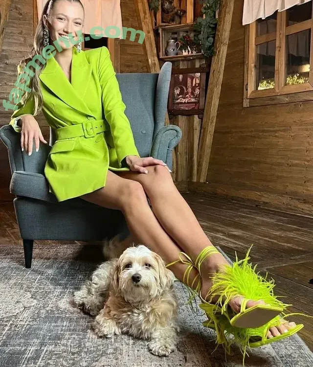 Leony Burger nude photo #0035 (Leony.music)