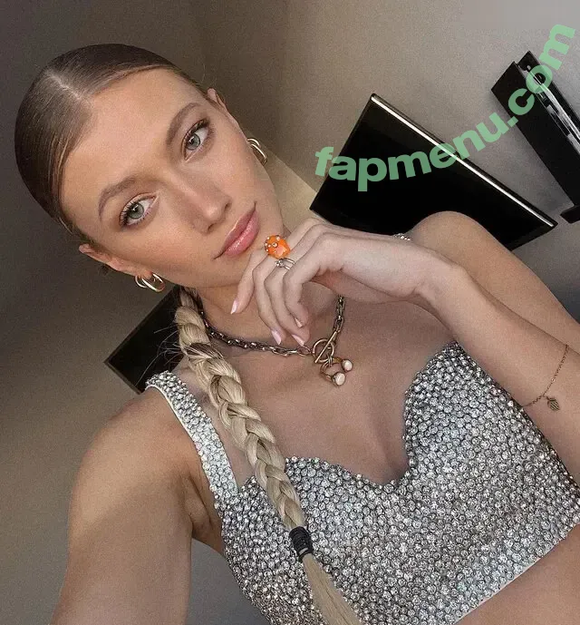 Leony Burger nude photo #0050 (Leony.music)