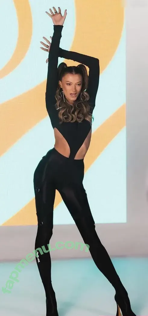 Leony Burger nude photo #0054 (Leony.music)