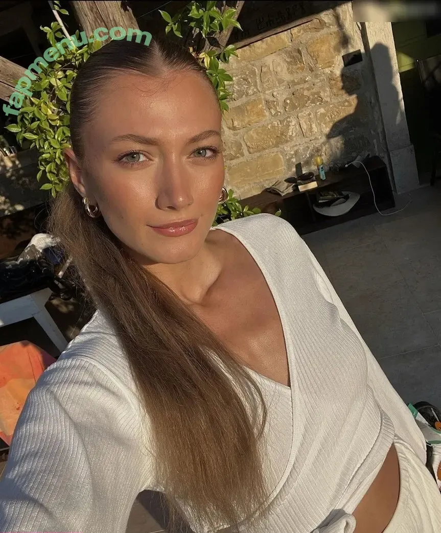 Leony Burger nude photo #0056 (Leony.music)