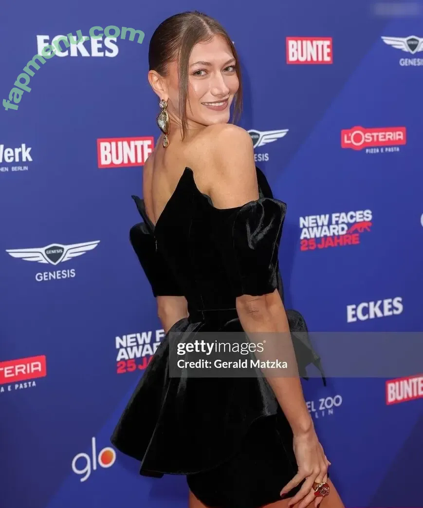 Leony Burger nude photo #0064 (Leony.music)