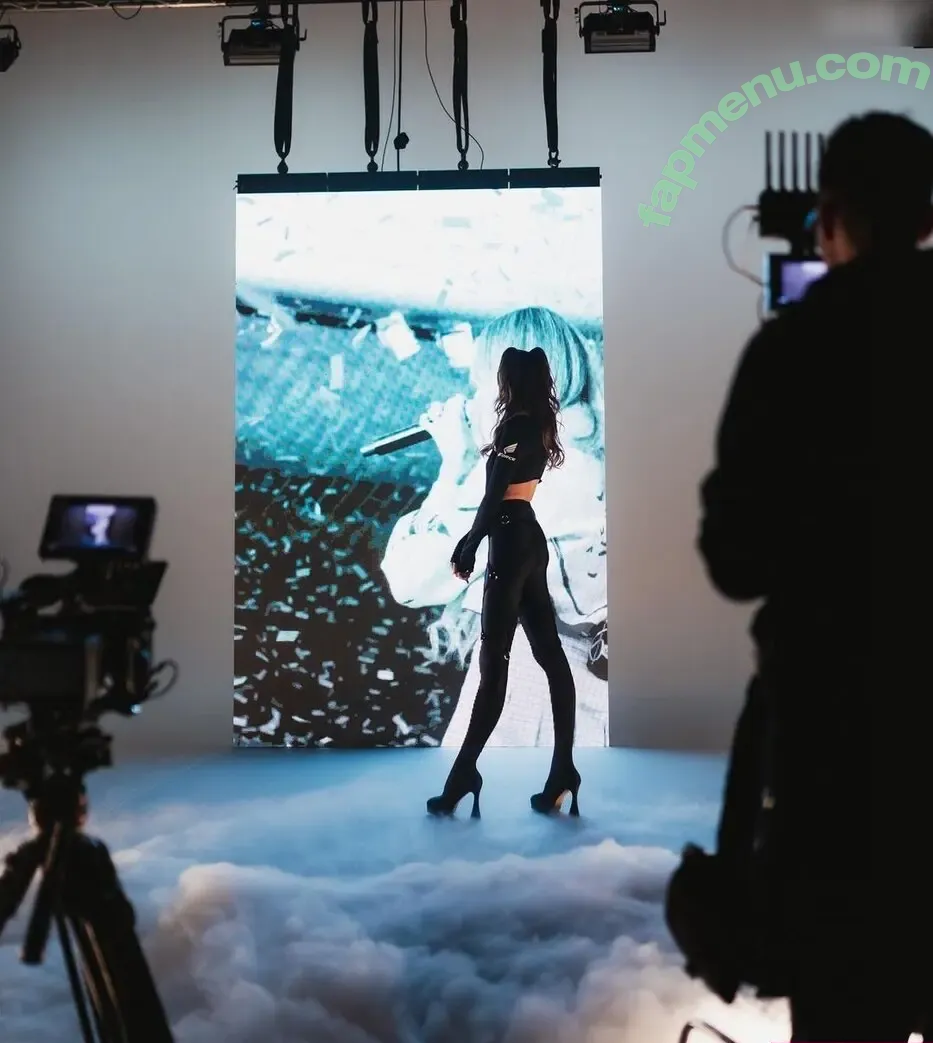 Leony Burger nude photo #0074 (Leony.music)