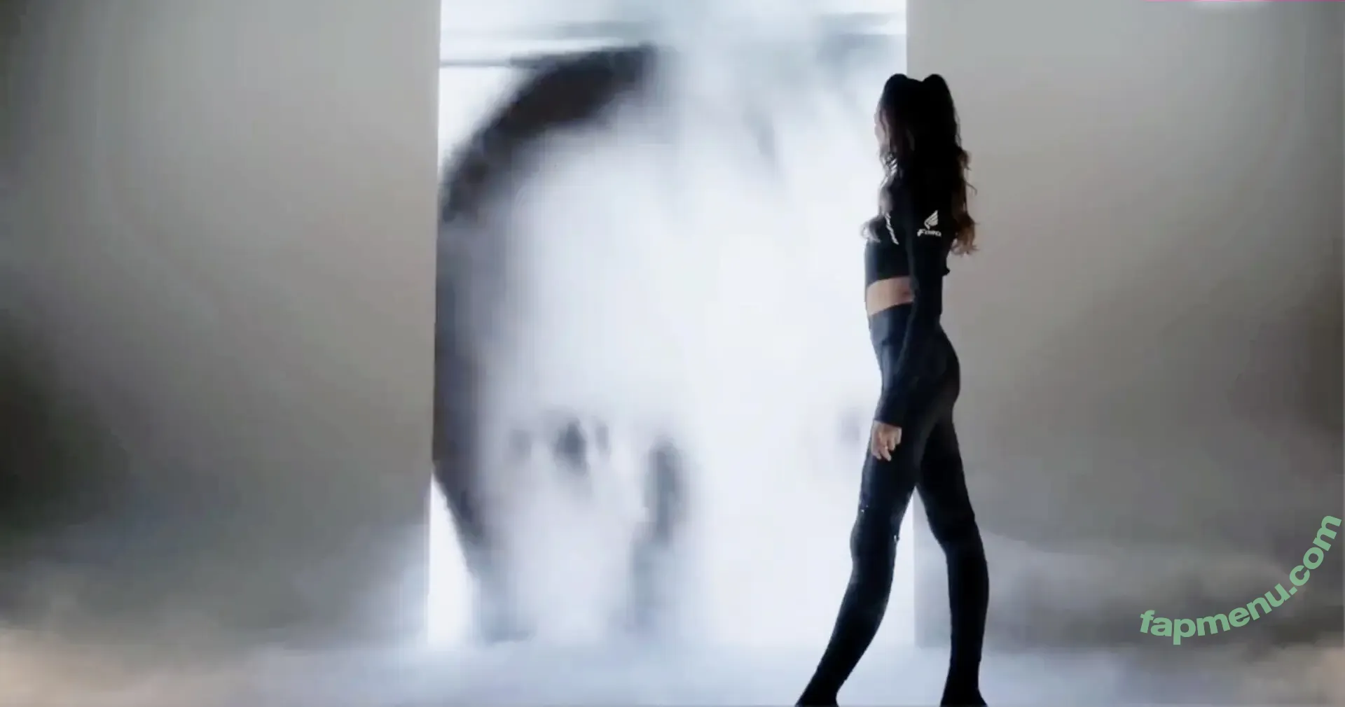 Leony Burger nude photo #0075 (Leony.music)