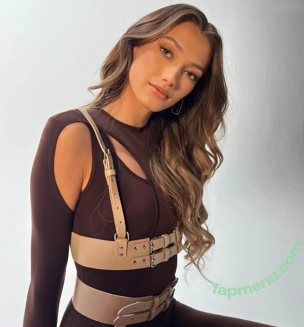 Leony Burger nude photo #0085 (Leony.music)