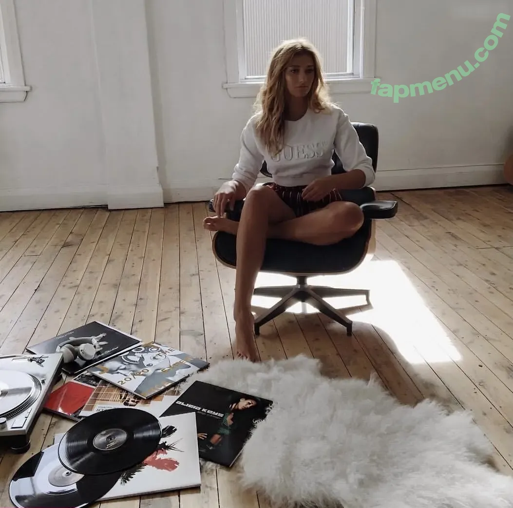 Leony Burger nude photo #0112 (Leony.music)