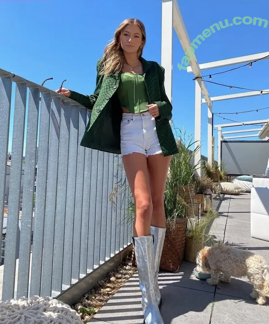 Leony Burger nude photo #0118 (Leony.music)