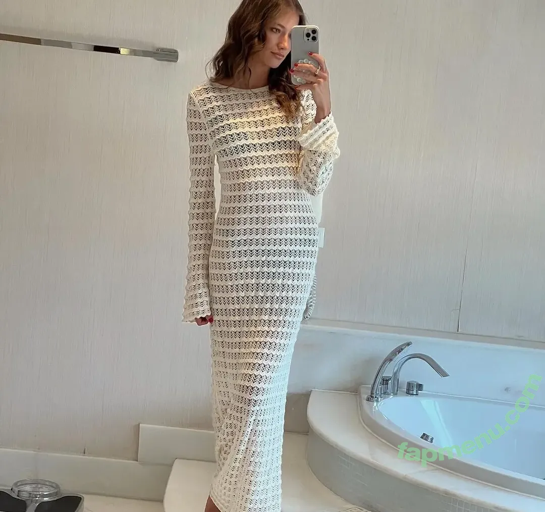 Leony Burger nude photo #0133 (Leony.music)