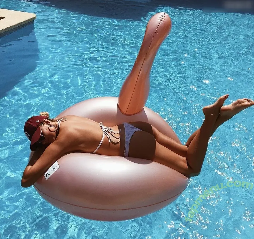 Leony Burger nude photo #0172 (Leony.music)